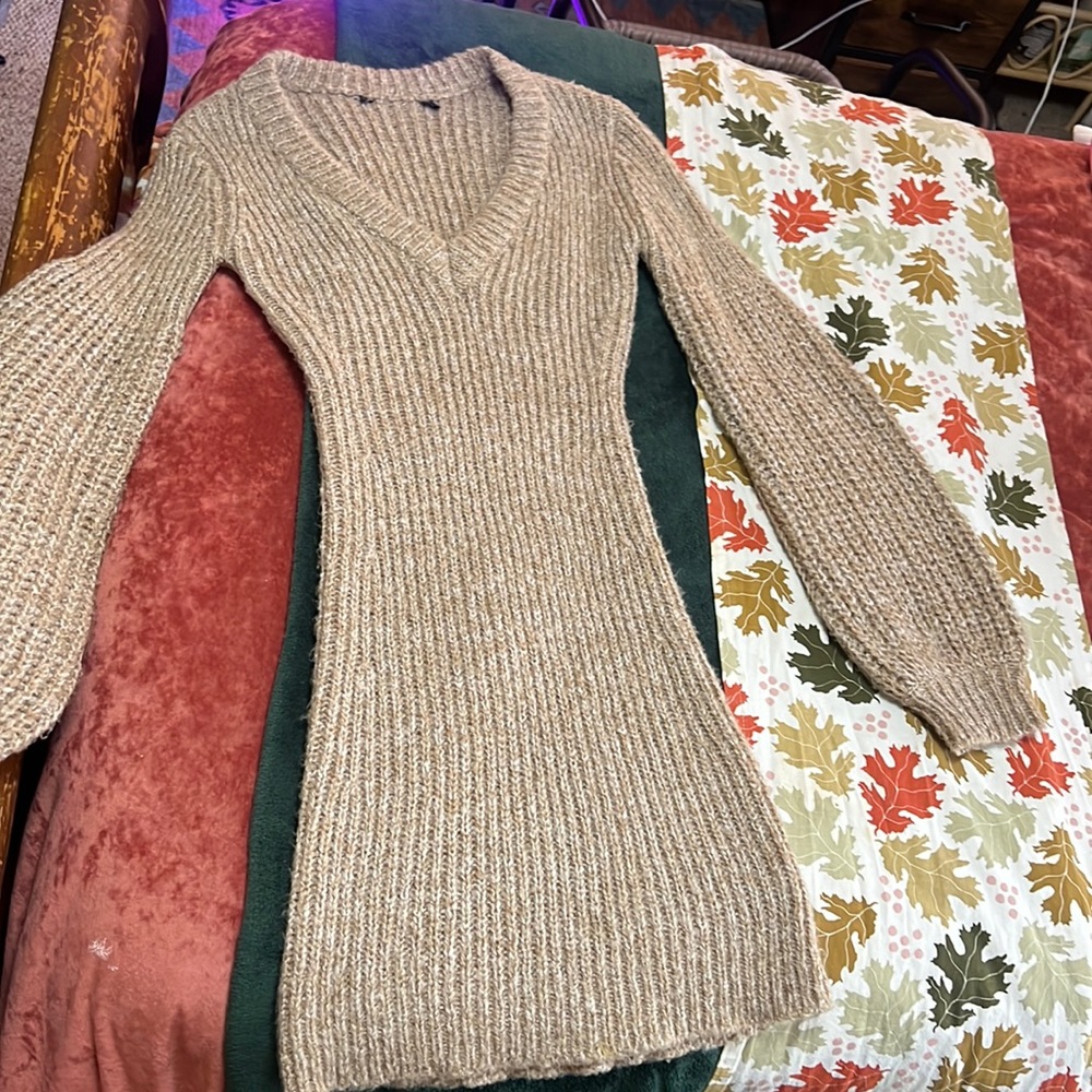 xs tan long sleeve sweater dress- amazing condition+ stretchy